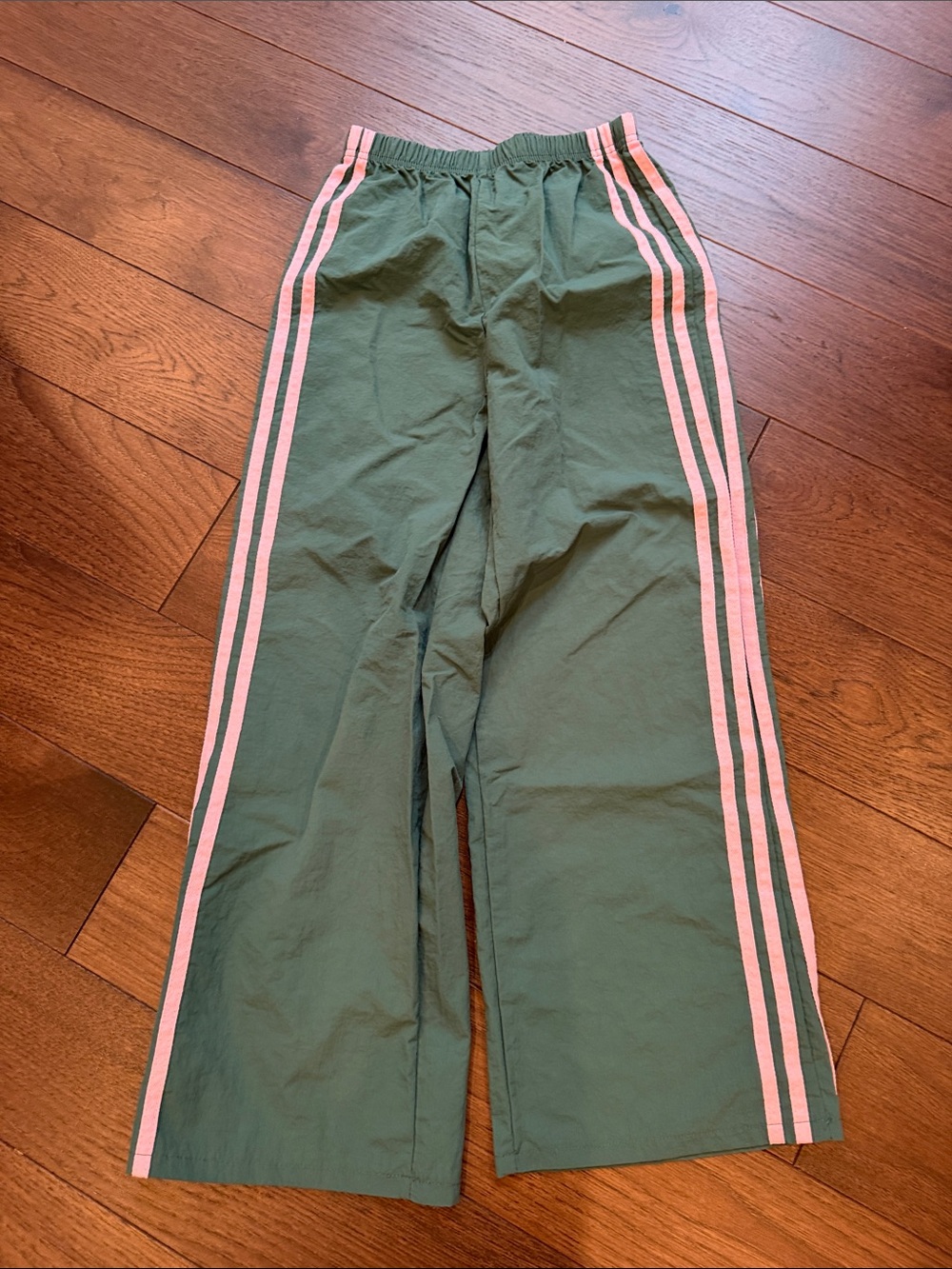 SHEIN Girls Olive Green Joggers with Pink Side Stripes Size 10 - C72-081